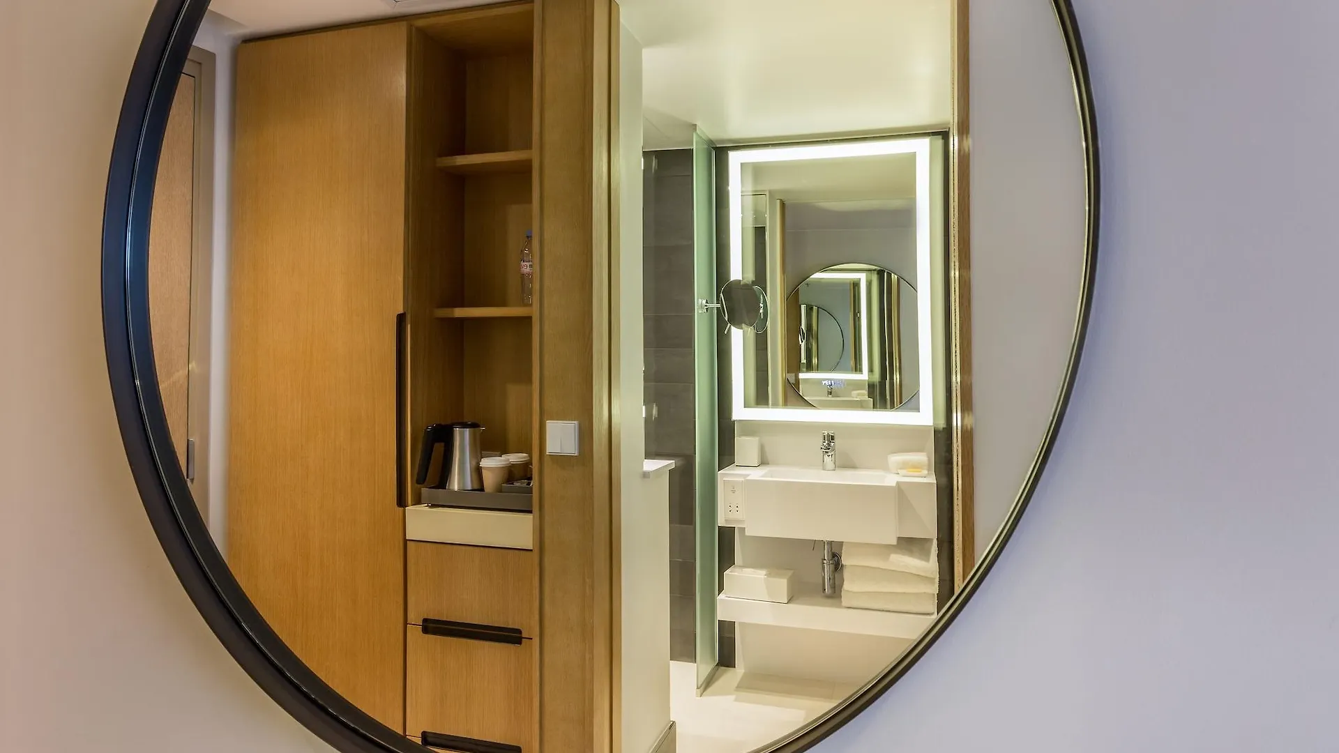 Hyatt Regency Paris Etoile Hotel