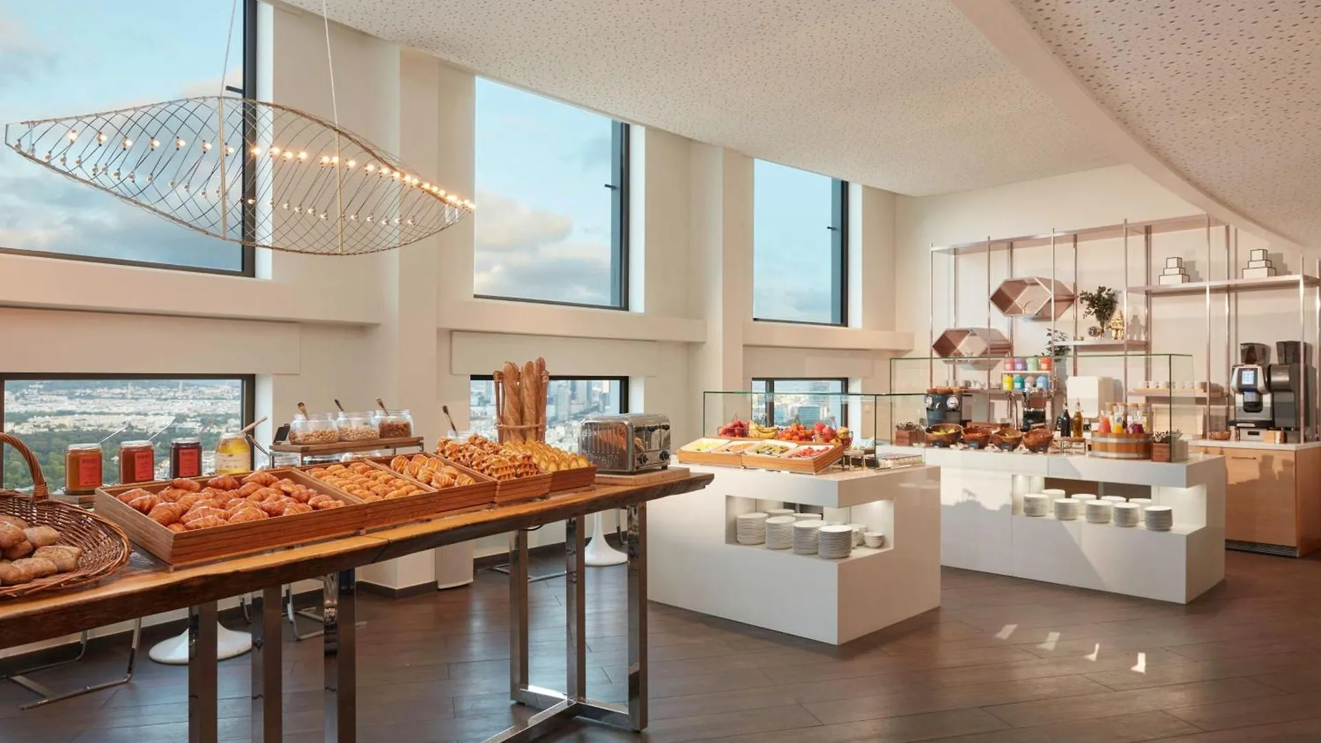 Hyatt Regency Paris Etoile Hotel