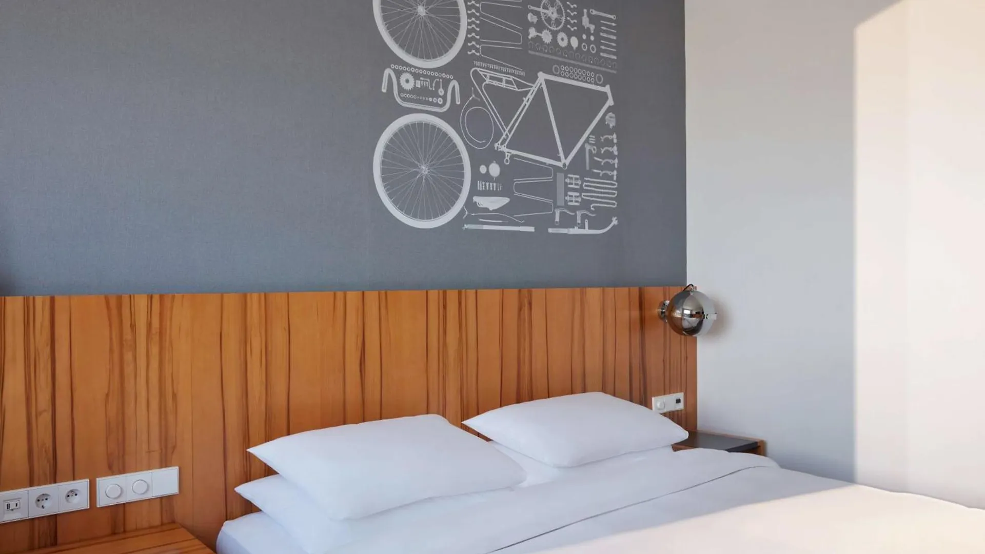 Hyatt Regency Paris Etoile Hotel