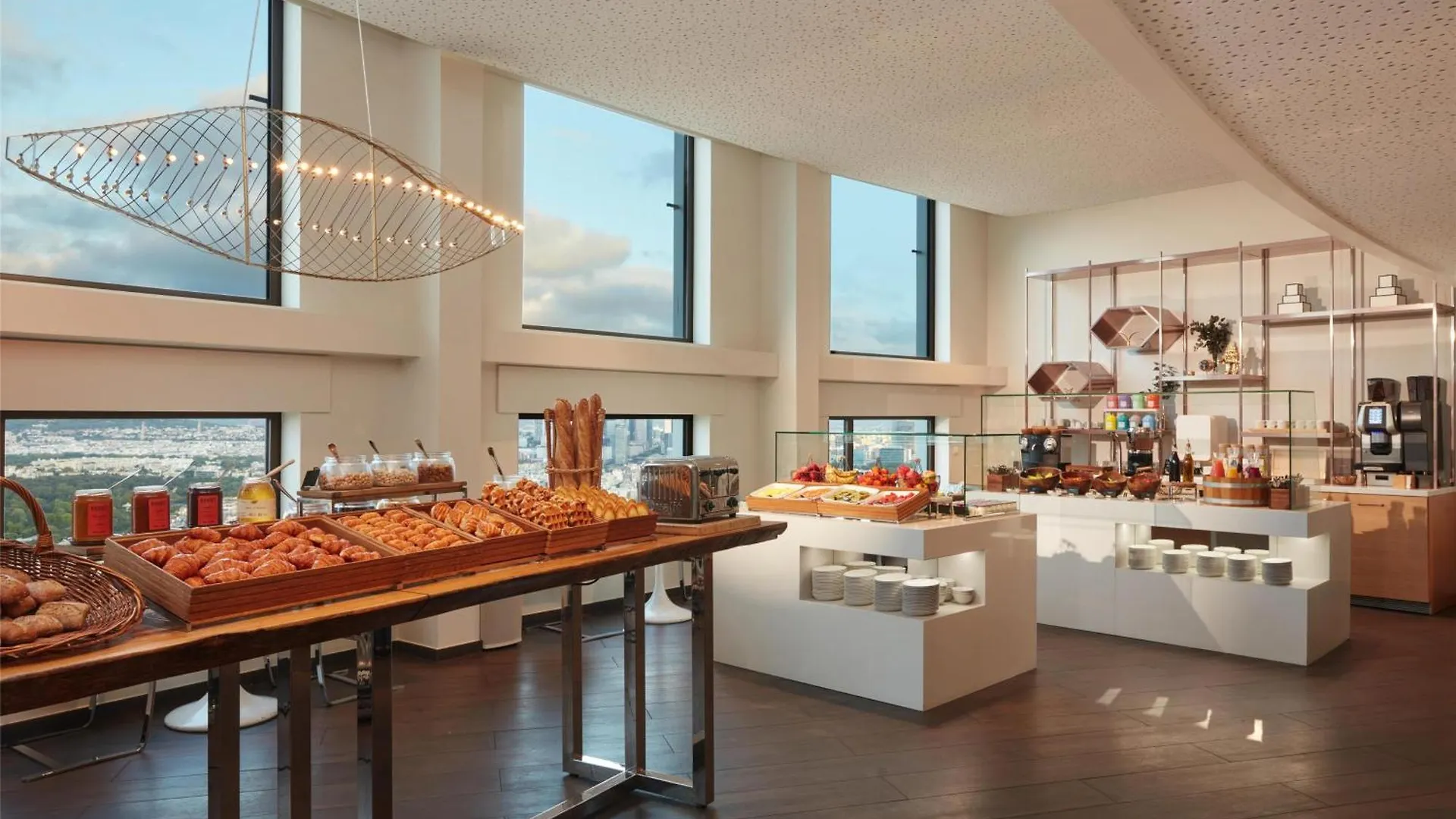 Hyatt Regency Paris Etoile Hotel