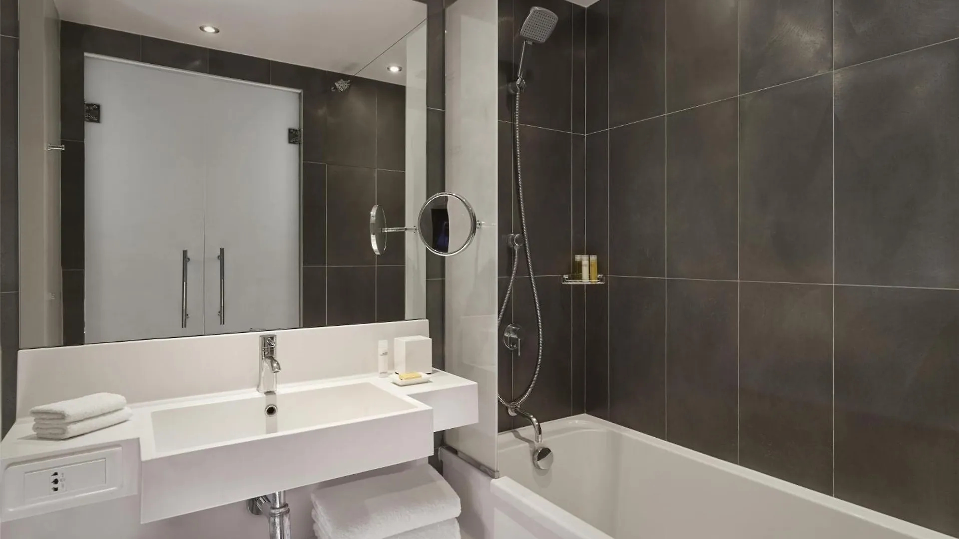 Hyatt Regency Paris Etoile Hotel