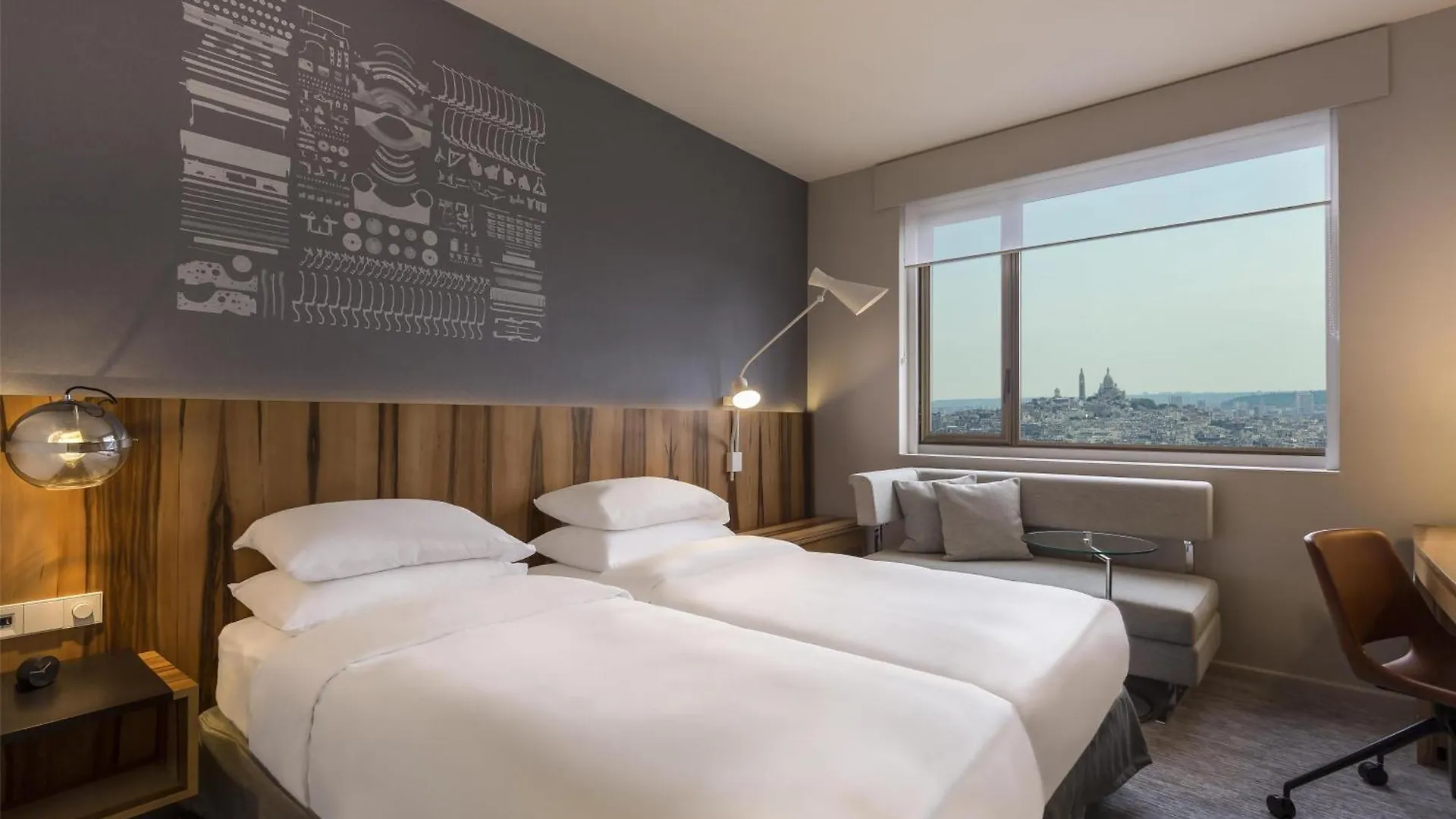 ****  Hyatt Regency Paris Etoile Hotel France