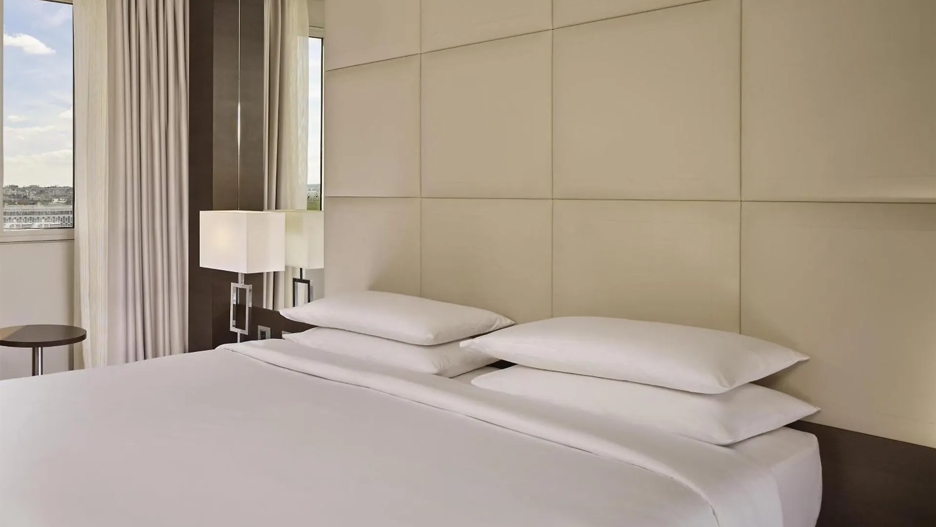 Hyatt Regency Paris Etoile Hotel