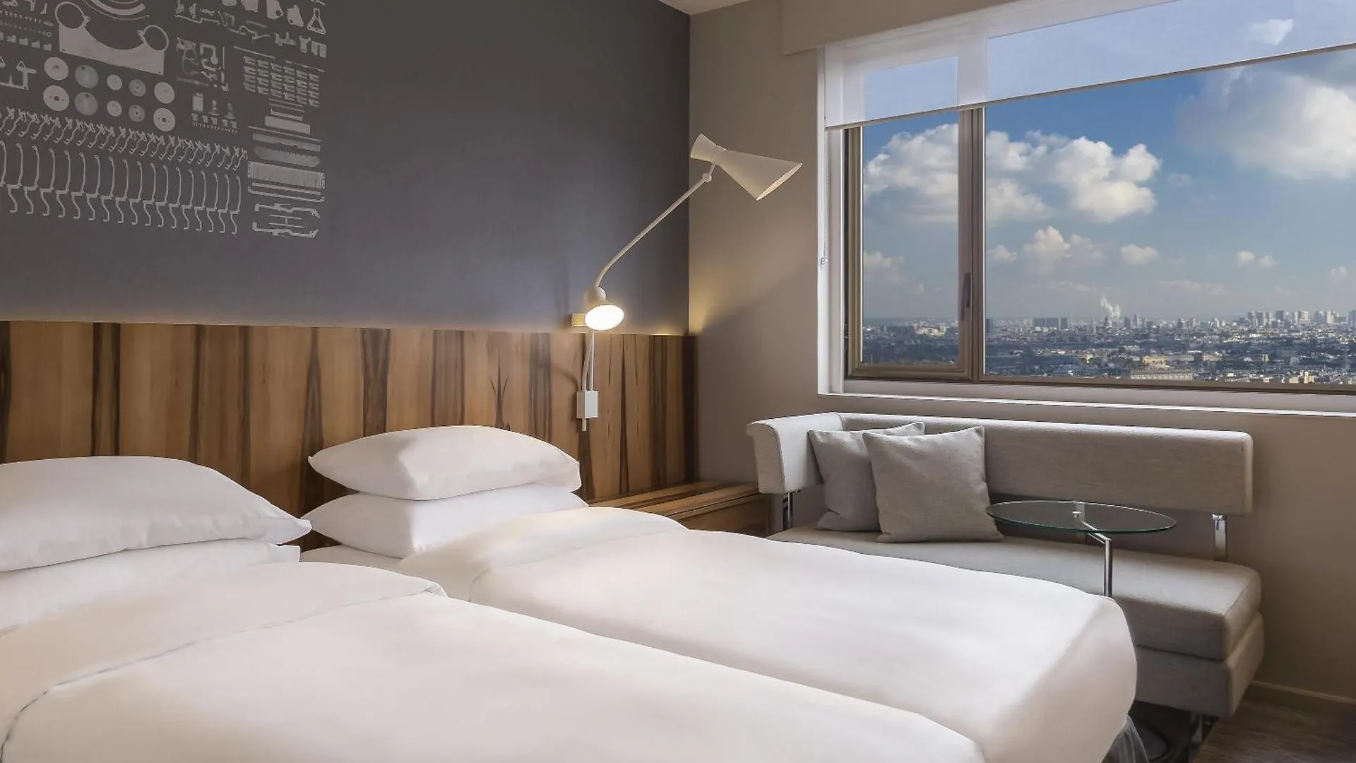 Hyatt Regency Paris Etoile Hotel
