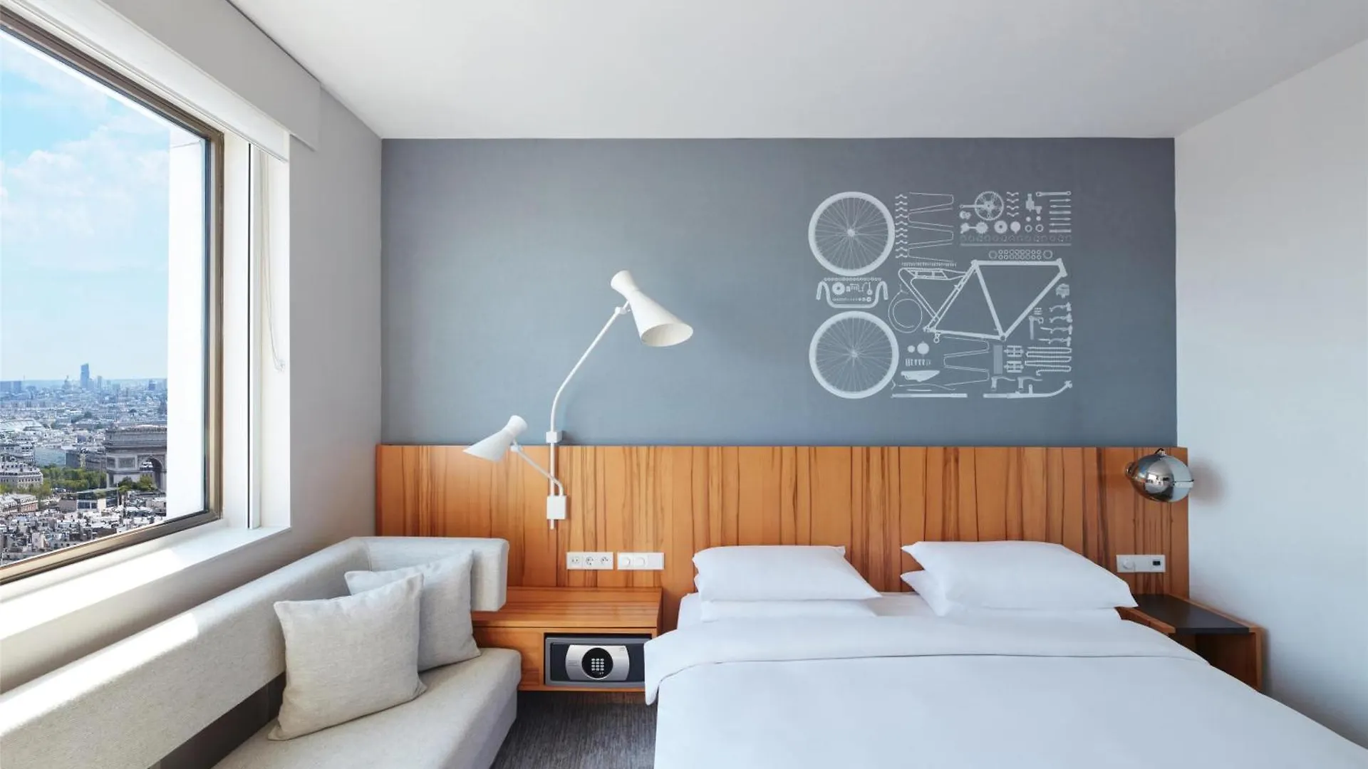 Hyatt Regency Paris Etoile Hotel