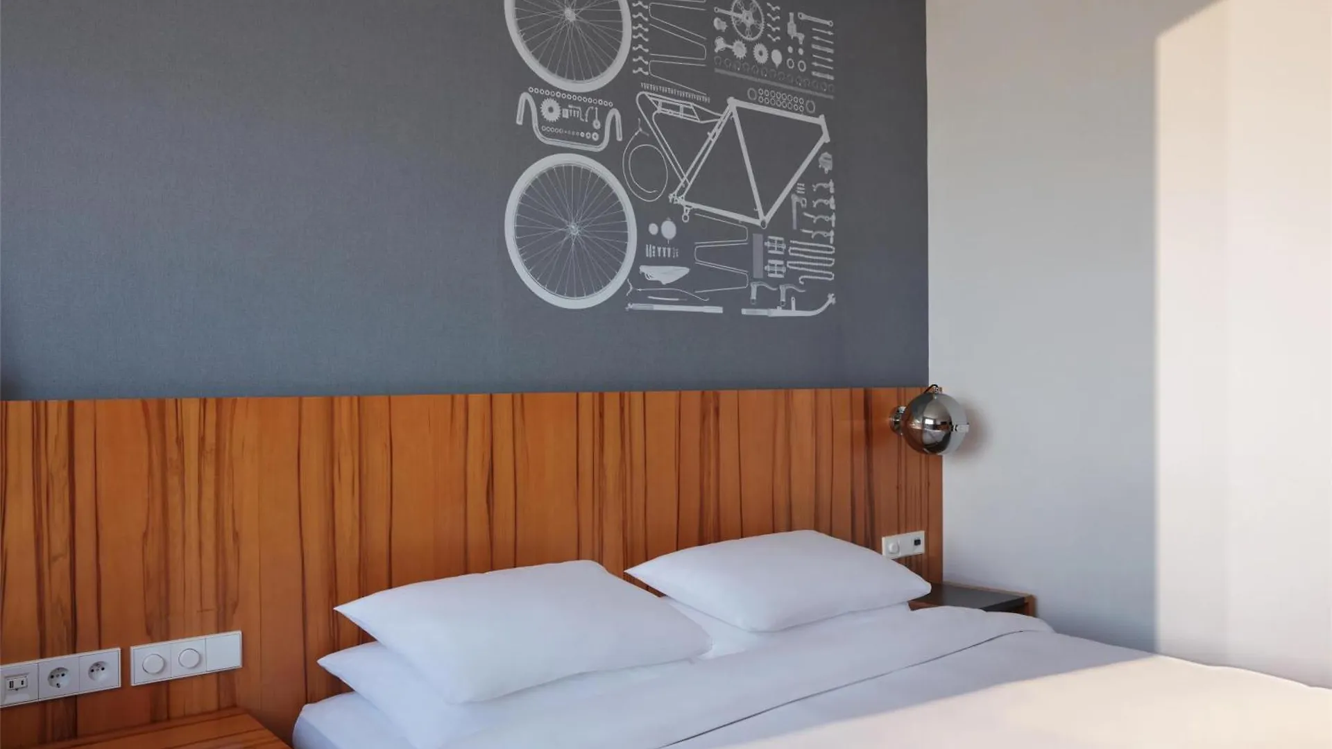 Hyatt Regency Paris Etoile Hotel 4*,  France