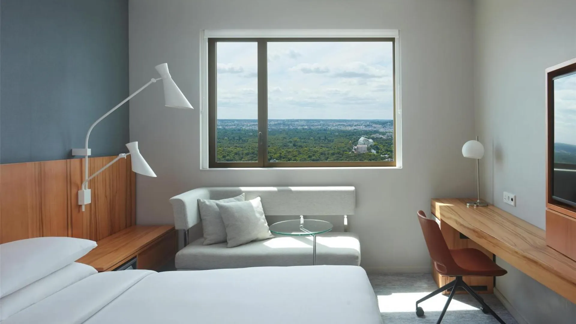 ****  Hyatt Regency Paris Etoile Hotel France