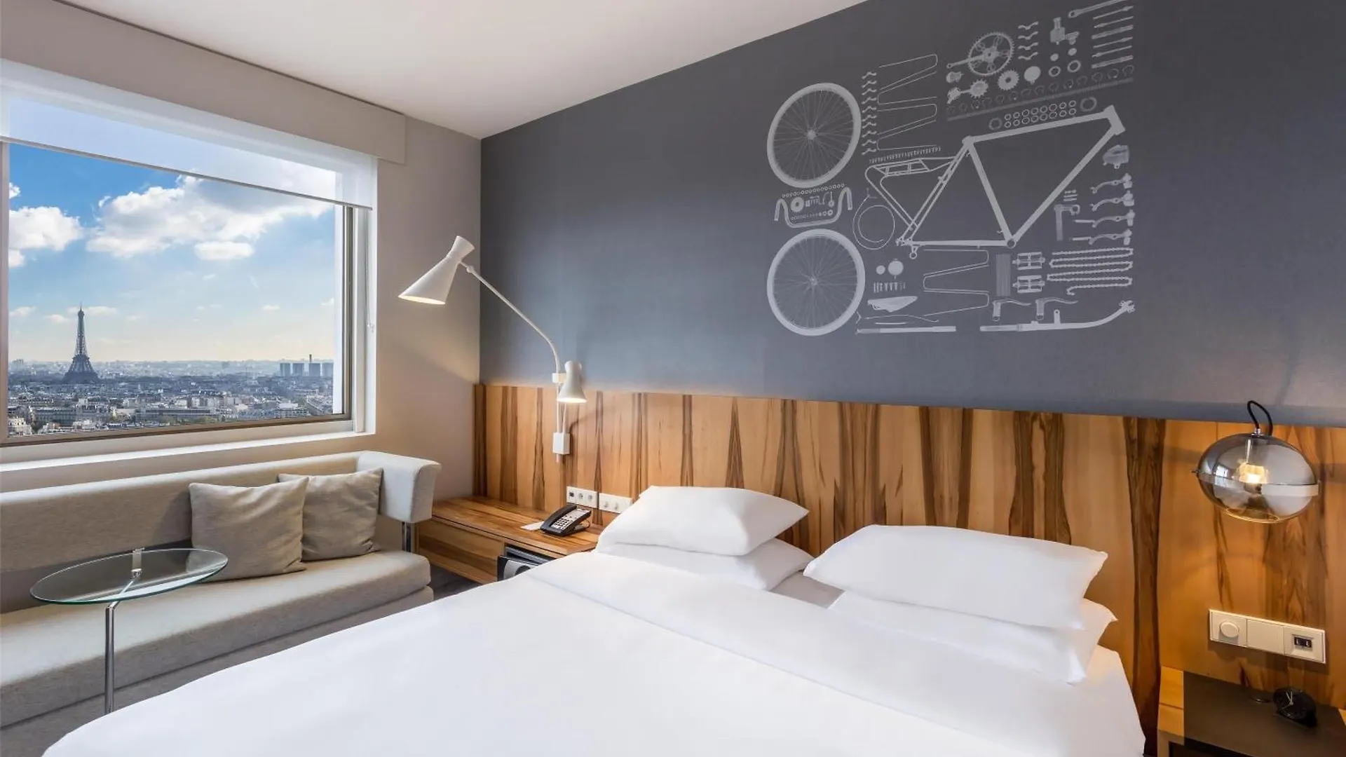 Hyatt Regency Paris Etoile Hotel