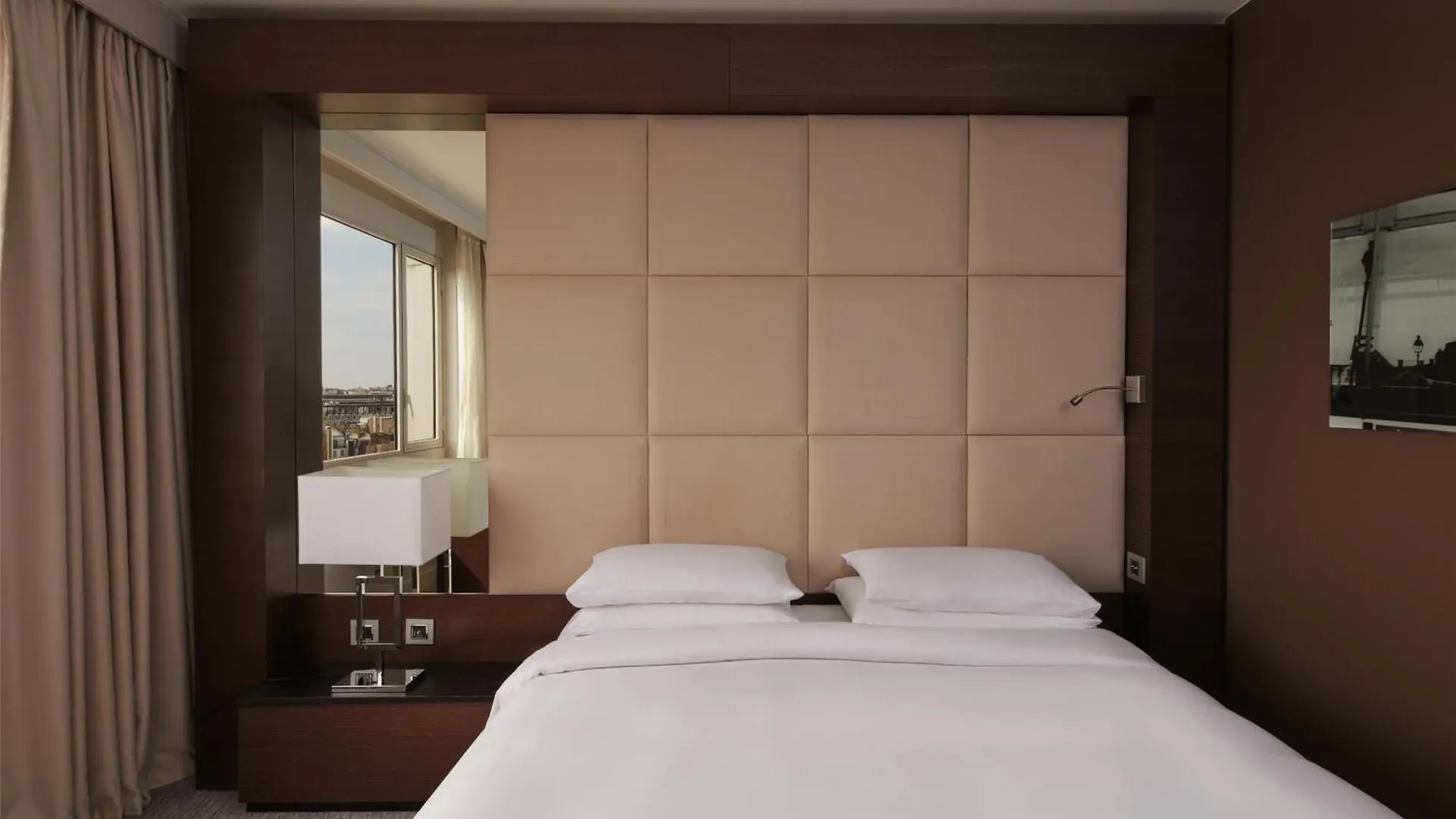 Hyatt Regency Paris Etoile Hotel