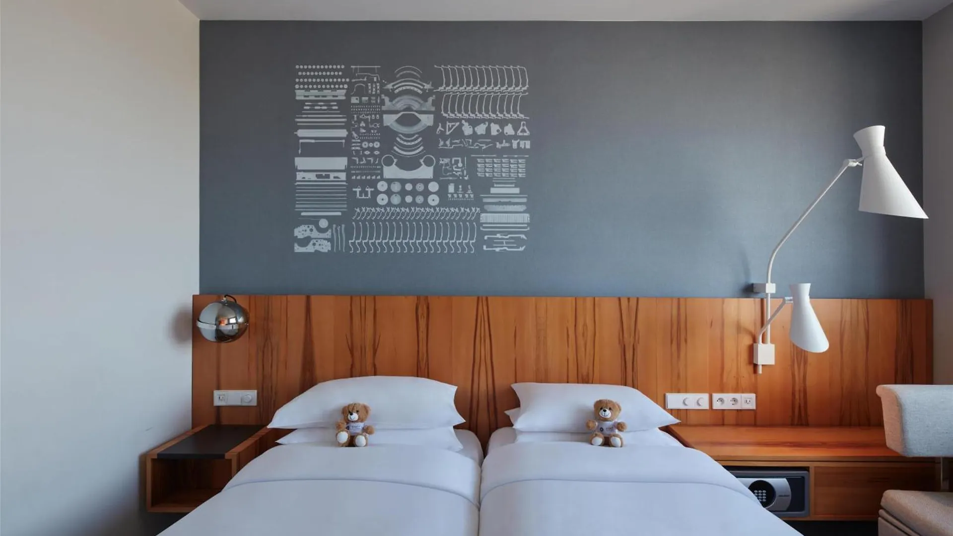 Hyatt Regency Paris Etoile Hotel
