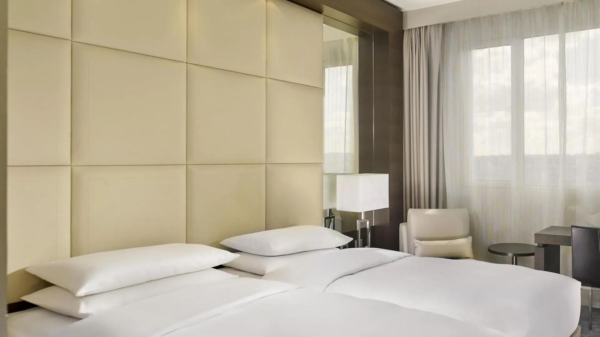 Hyatt Regency Paris Etoile Hotel