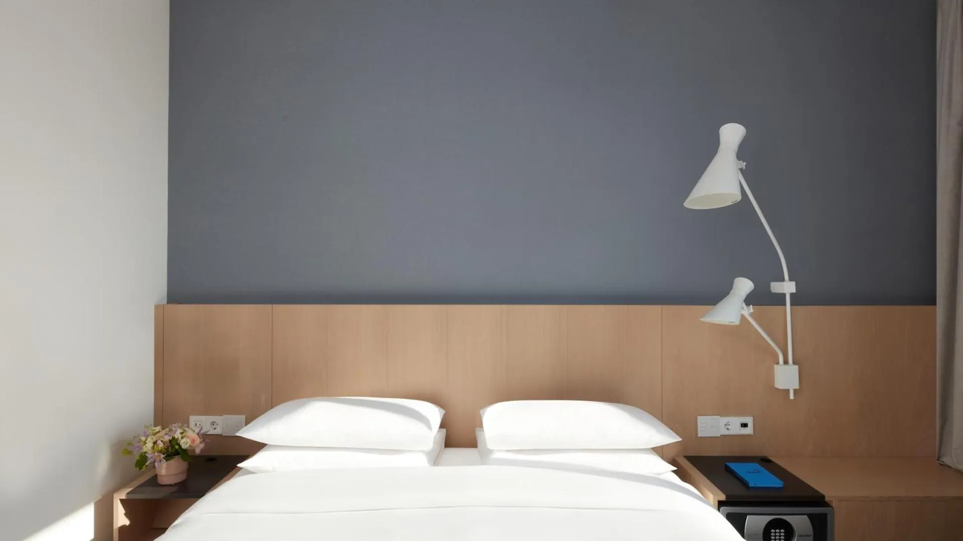 Hyatt Regency Paris Etoile Hotel
