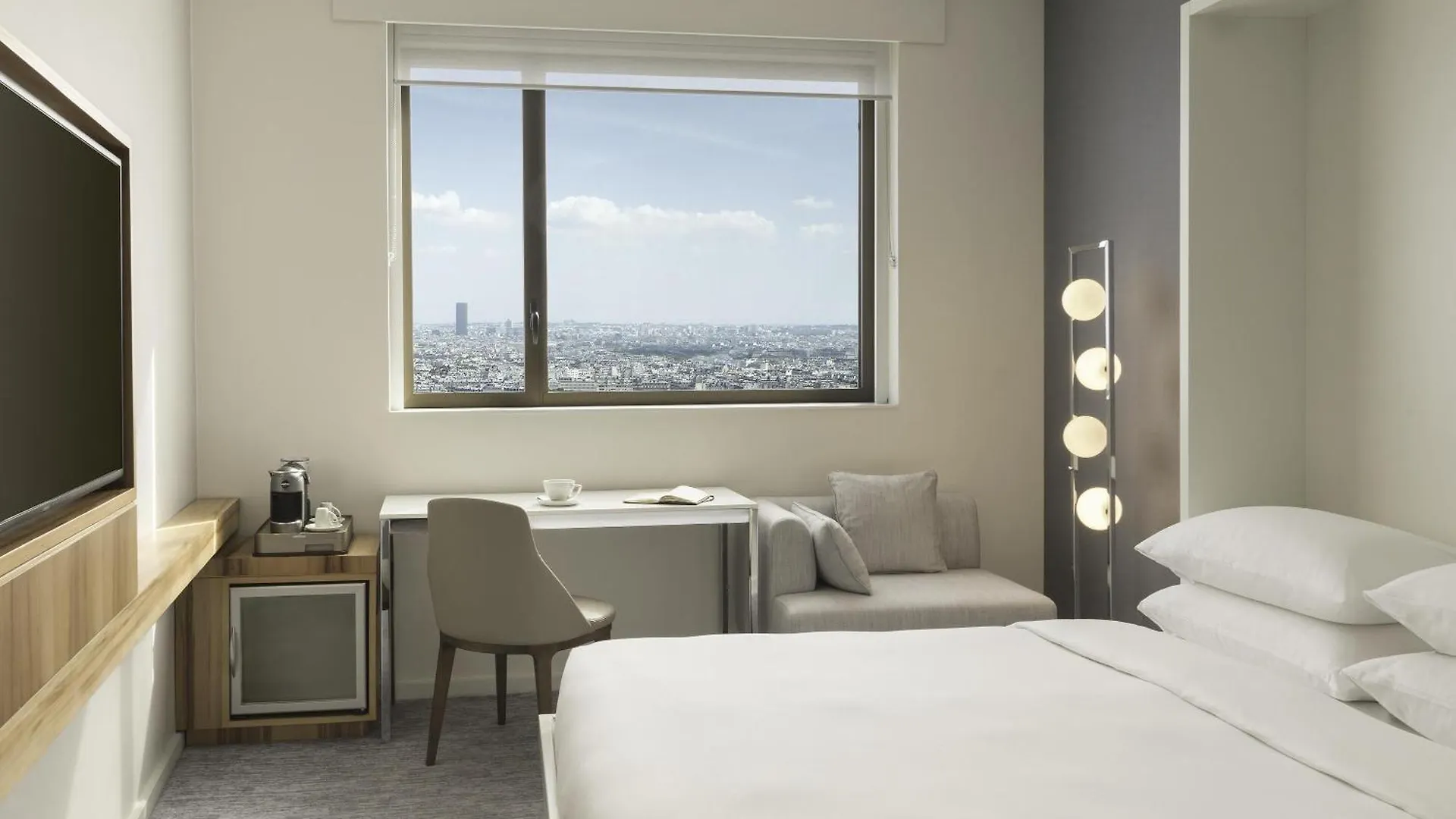 Hotel Hyatt Regency Paris Etoile 4*,  France